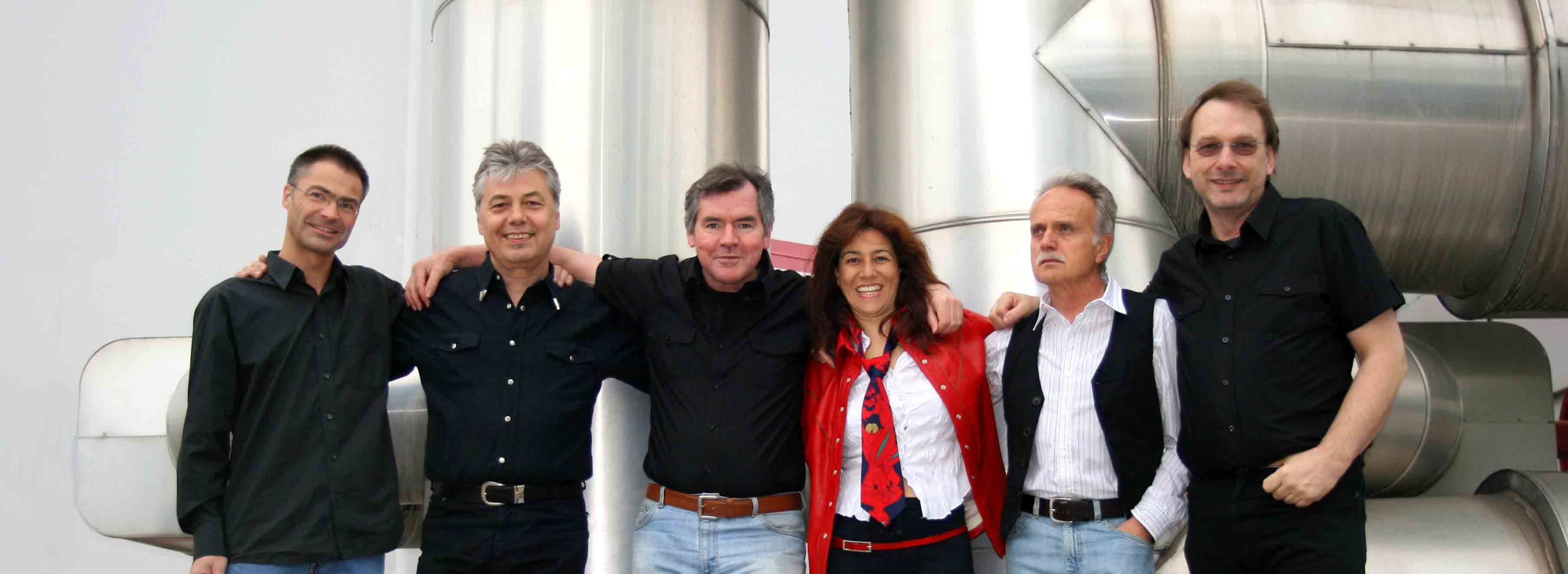 Bitte warten, Bandfoto wird geladen ...